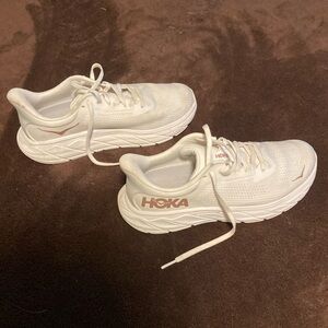Hoka Arahi 7